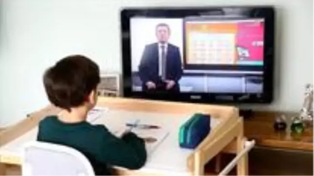EBA TV ortaokul haftalık ders programı nedir? Ortaokul ders programında bu hafta hangi dersler ve konular var? EBA TV 8 Haziran haftalık programı!