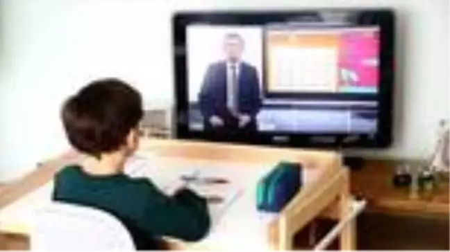 EBA TV ortaokul haftalık ders programı nedir? Ortaokul ders programında bu hafta hangi dersler ve konular var? EBA TV 15 Haziran haftalık programı!