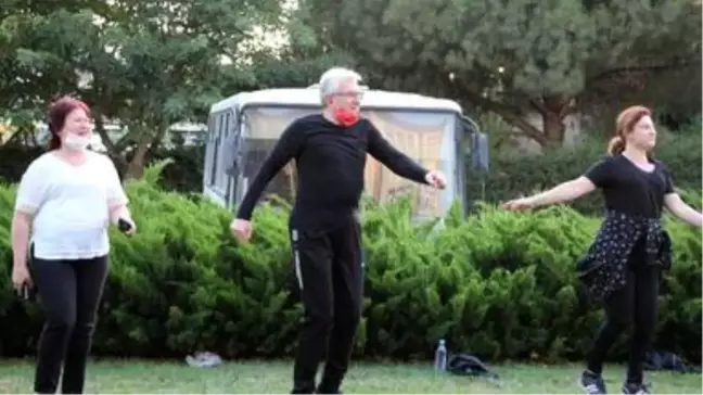 Başkan Eriş, zumba kursuna konuk oldu