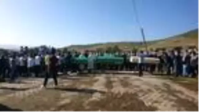 Bursa'daki selde ölen aynı aileden 4 kişi, Bingöl'de toprağa verildi