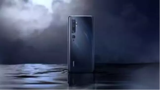 Xiaomi 'Dönen Kameralı' Garip Telefon Patenti Aldı