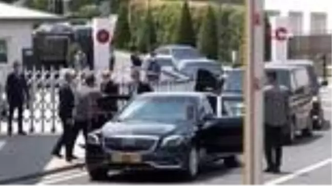 Cumhurbaşkanı Erdoğan Cuma namazı kılmaz için Kerem Aydınlar Camisii'ne geldi