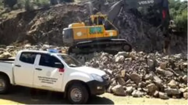 Manisa'nın dört bir yanında asfalt ve yol çalışması