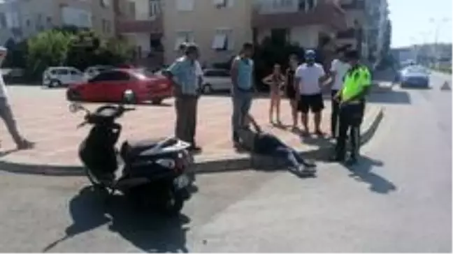 Ticari araca çarpmamak için motosikletini devirdi: 2 yaralı
