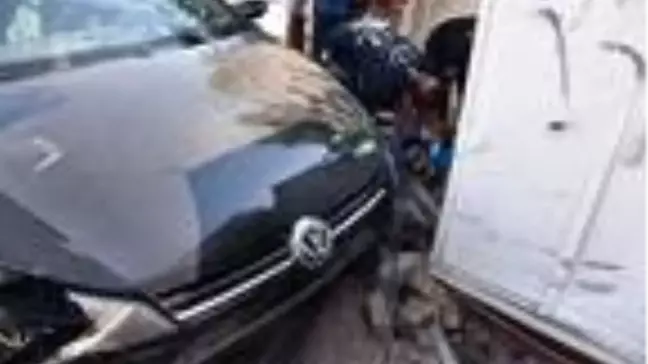 Başındaki kaskı, ölümden kurtardı