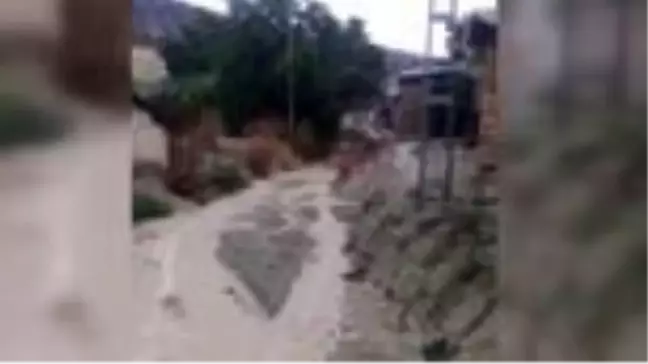 Dolu ve sağanak tarım arazilerine zarar verdi