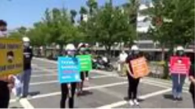 Marmaris'te gönüllü öğrencilerden korona virüs uyarısı