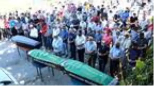 Karabük'teki kazada ölen anne ve 2 çocuğu toprağa verildi