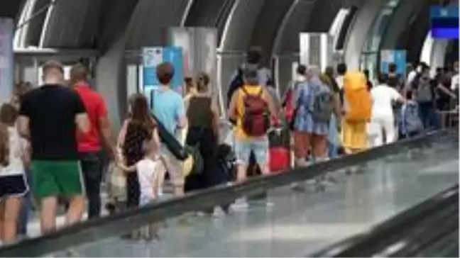 Almanya'da ülkeye giren 949 kişiye Covid-19 testlerinin pozitif çıktığı söylenmedi