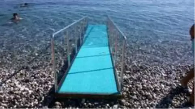Kemer sahiline engelli rampası
