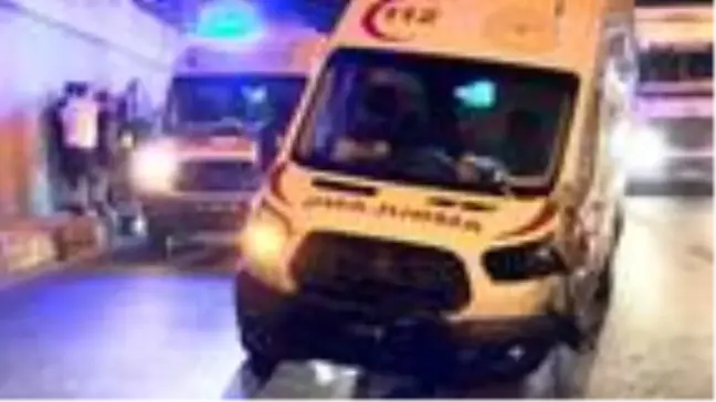 Diyarbakır'da ambulans otomobile çarptı: 3 yaralı