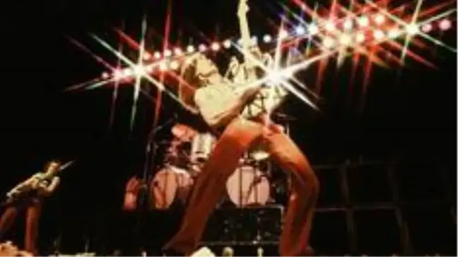Eddie Van Halen: 'Rock'ın Mozart'ı' gitarist 65 yaşında hayatını kaybetti