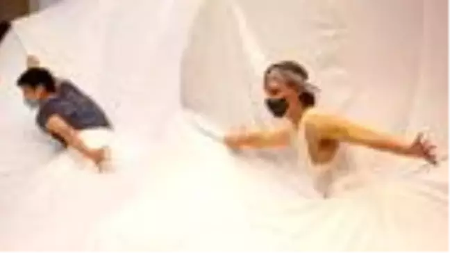 İngiltere'de balet ve balerinler dansa da