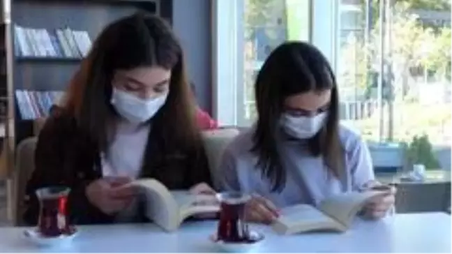 Deniz manzaralı Millet Bahçesi'nin kütüphanesi hizmete açıldı