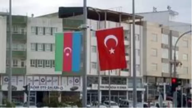 Besni Azerbaycan ve Türk Bayrakları ile donatıldı
