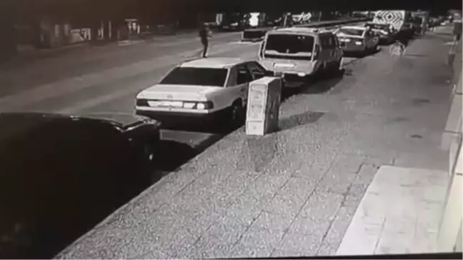 Üç aracın hasar gördüğü yangınla ilgili 3 gözaltı