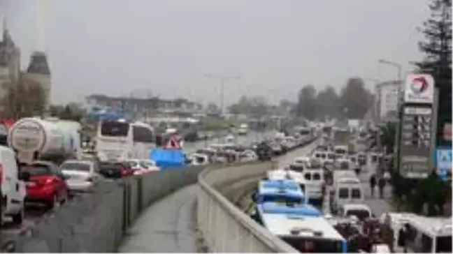 Trabzon'da sabah trafiği çilesi