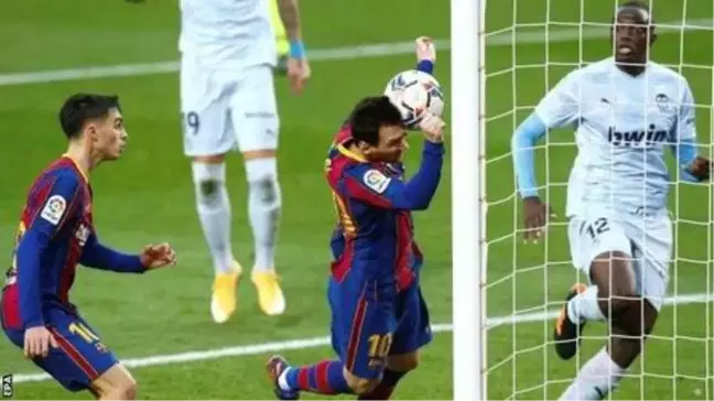 Barcelona formasıyla 643 gol atan Messi, Pele'nin rekorunu egale etti