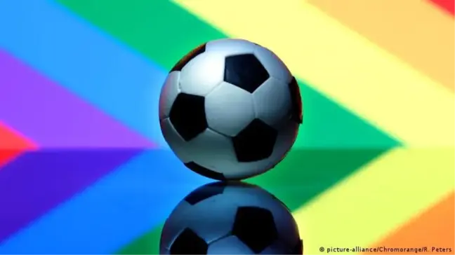 Almanya'da eşcinsel futbolcularla dayanışma girişimi