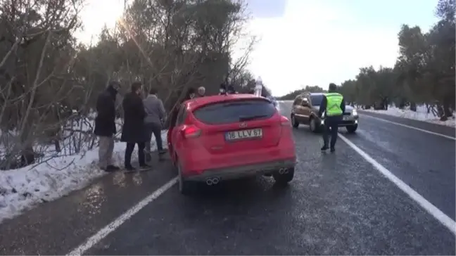 Tırla çarpışan otomobildeki 2 kişi yaralandı