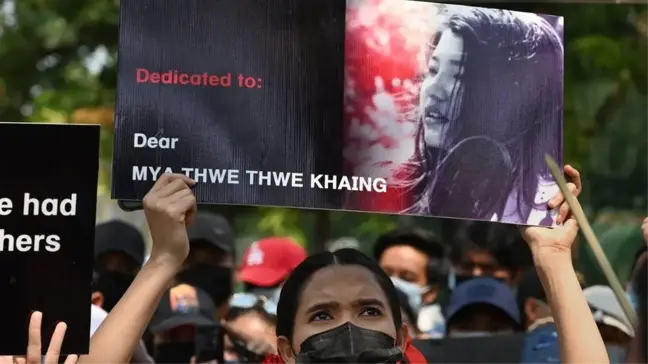 Myanmar'da darbe karşıtı protestolarda polisin vurduğu gösterici hayatını kaybetti