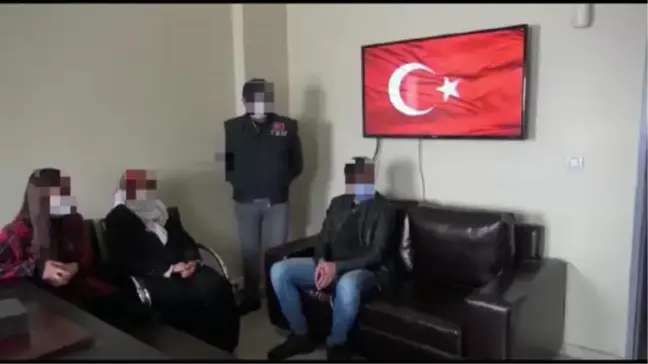 İkna sonucu teslim olan kadın PKK'lı, ailesi ile buluşturuldu