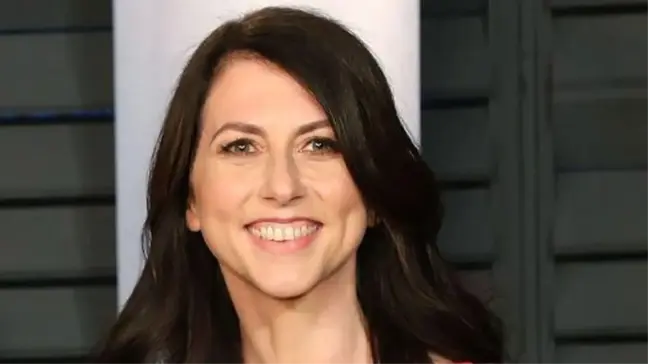 MacKenzie Scott: Amazon'un kurucusu Jeff Bezos'tan boşanan milyarder yazar, fen öğretmeni Dan Jewett'la evlendi