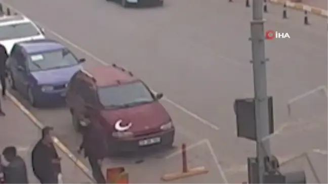 Son dakika haberleri! Iğdır'da motorlu kurye ölümden döndüğü anlar kamerada