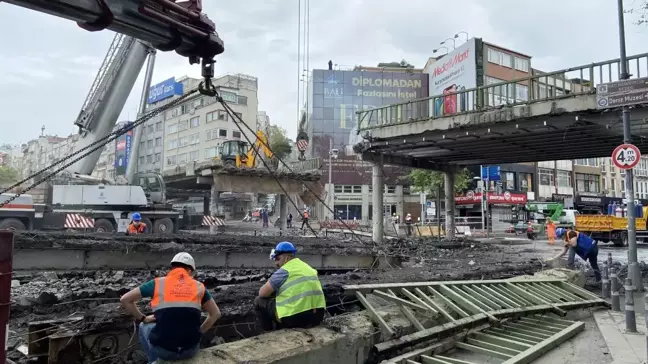 Beşiktaş-Ortaköy yolu trafiğe kapatıldı