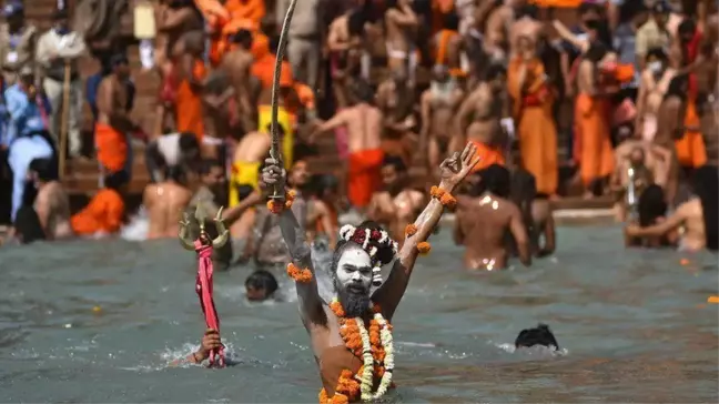 Hindistan Covid: Hindu hacılar, Kumb Mela Festivali'yle nasıl 'süper bulaştırıcı'ya dönüştü?