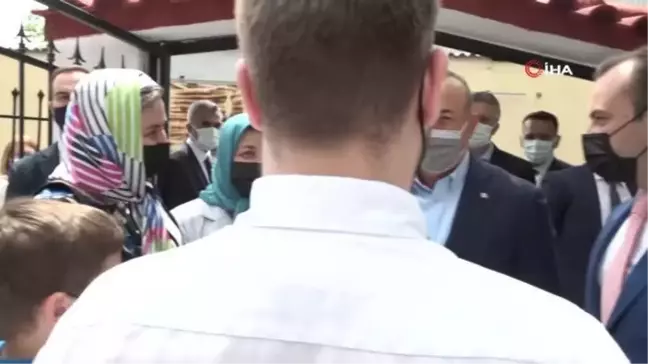 Bakan Çavuşoğlu, Dr. Sadık Ahmet'in kabrini ziyaret ettiÇavuşoğlu:
