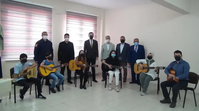 Taraklı Halk Eğitim Merkezi'nde yıl sonu sergisi açıldı