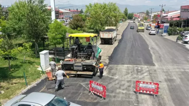 Yakutiye Belediyesi yaz sezonunda asfaltlama ile park, bahçe bakımına hız verdi