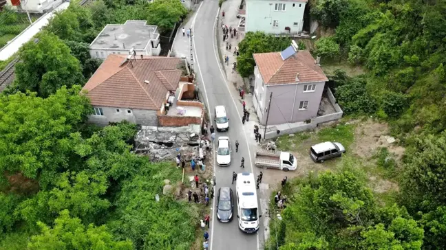 Yıkım yaparken duvarın altında kalan adam hastanede öldü