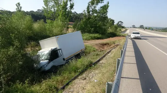 Ezine ve Ayvacık'taki trafik kazalarında 4 kişi yaralandı