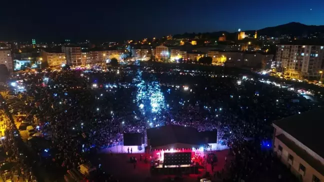 Niğde'de arabalı konserler yoğun ilgi gördü