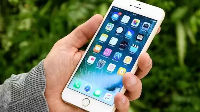 iPhone kullanıcılarına gönderilen 'Evde Kal Türkiye' acil durum uyarısı tepki topladı