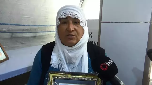 Evlat nöbetindeki anneden oğluna Kürtçe 'teslim ol' çağrısı