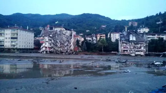AFAD: Sel nedeniyle Kastamonu'da 9 vatandaşımız hayatını kaybetti. Bartın'da kaybolan vatandaşımızı arama çalışmaları devam ediyor.