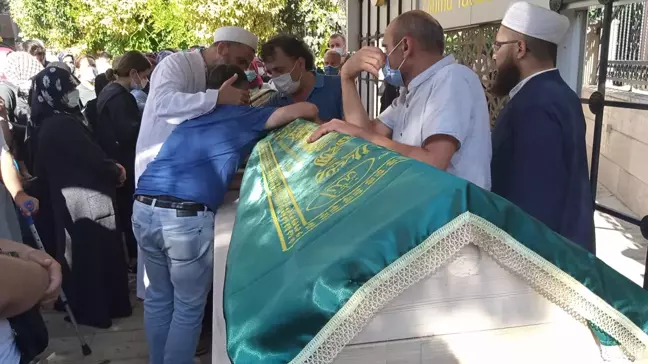 Kocaeli'deki bıçaklı kavgada iki komşularını öldürdükleri iddiasıyla yakalanan anne ile oğlu tutuklandı