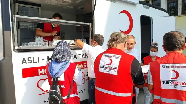 Nazilli'de Kızılay'a destek sürüyor