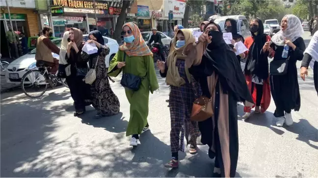 ABD Dışişleri Bakanı Blinken: Taliban, geçerli belgesi olanların Afganistan'dan çıkışına izin verecek