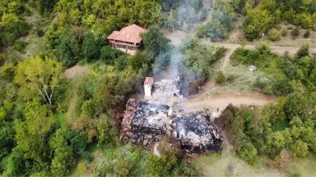 Karabük'te çıkan yangında 4 ev kullanılamaz hale geldi