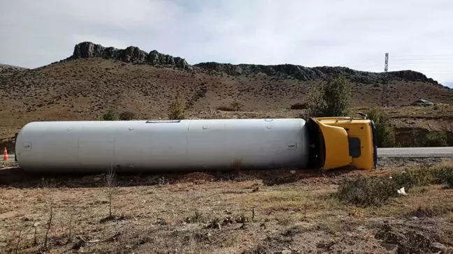 Polatlı'da yakıt tankeri devrildi: 1 yaralı