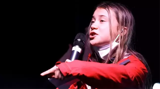 COP 26'nın yapıldığı Glasgow'daki yürüyüşe binlerce genç iklim aktivisti katılıyor