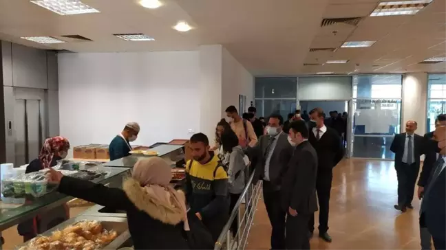 Rektör Karacoşkun yemekhaneyi denetledi