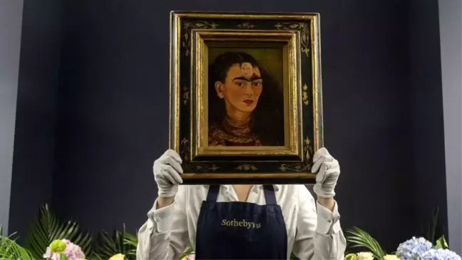 Frida Kahlo'nun otoportresi rekor fiyata satıldı