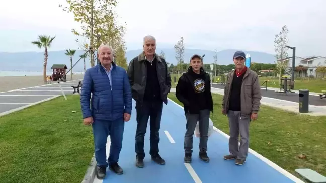 Burhaniye'de güzel havalarda sahiller doldu taştı