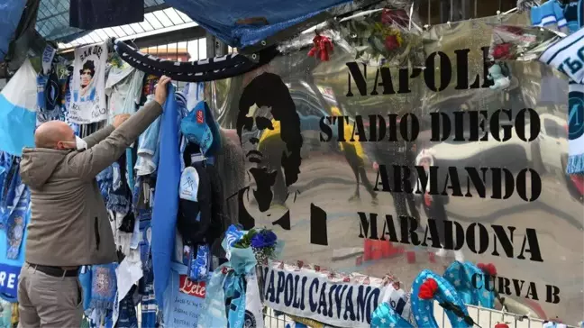 Maradona, Napoli'de ölüm yıldönümünde anıldı: 'Unutulmaz bir efsane'