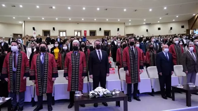 Eczacılık Fakültesinde Beyaz Önlük Giyme Töreni Düzenledi